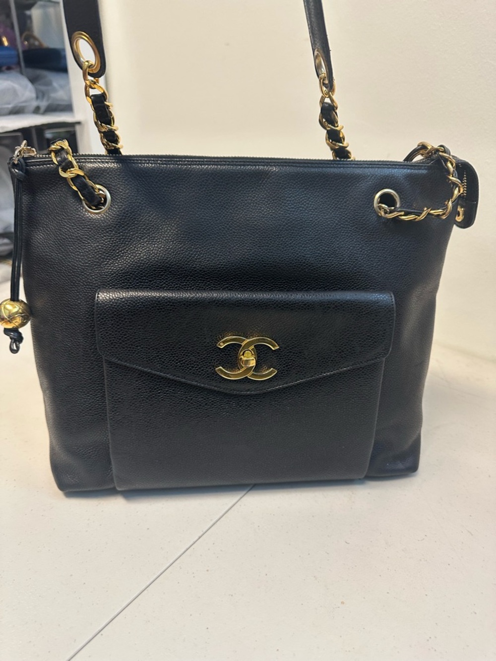 CHANEL Black Leather Shoulder Bag with Gold Hardware - Picture 8 of 17